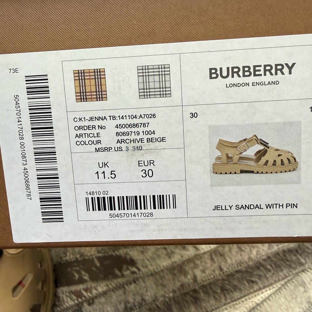 Burberry Kids Beige Sandals with Black Logo - Picture 4 of 8